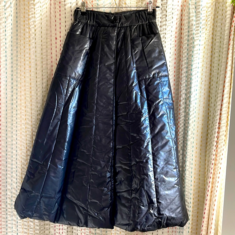 NWT Tide Queen black puffer quilted black snap front button skirt